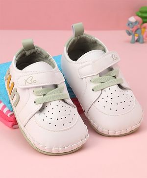 Babyoye Booties with Velcro & Lace Closure - Green