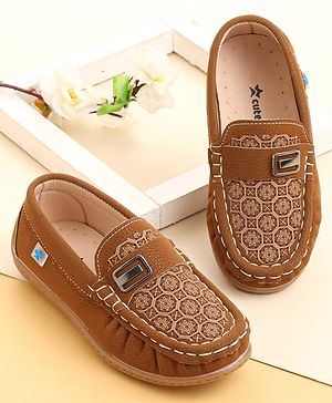 Cute Walk by Babyhug Slip On Loafer Shoes with Star Print - Brown