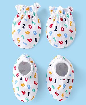 Babyhug 100% Cotton Knit Mitten & Booties With Numeric Print - White