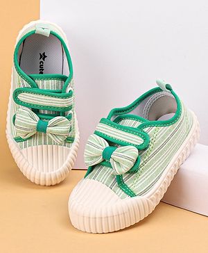 Cute Walk by Babyhug Velcro Closure Causal Shoes with Bow Applique - Green