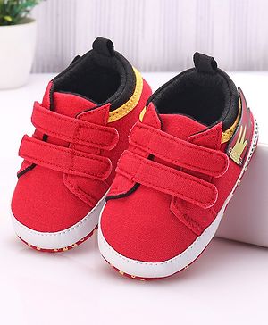 Cute Walk by Babyhug Booties Velcro Closure - Red