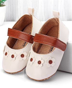 Cute Walk by Babyhug Velcro Closure Booties Flower Applique - White