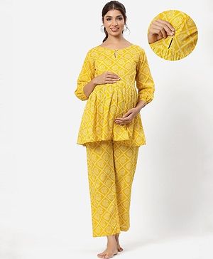 Ikk Kudi by Seerat Cotton Woven Three Fourth Sleeves Bandhani Printed Peplum Top With Zipper Nursing Access & Pant Set - Yellow