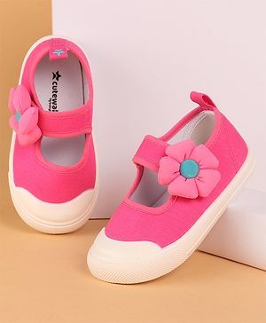Cute Walk by Babyhug with Velcro Closure Casual Shoes Flower Applique - Fuschia