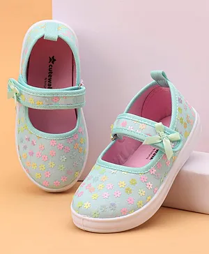 Cute Walk by Babyhug Casual Shoes with Velcro - Green main image 1