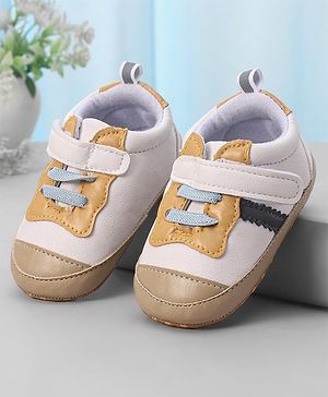 Cute Walk by Babyhug Velcro Closure Booties - Yellow