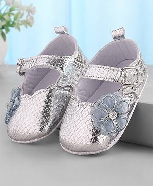 Cute Walk by Babyhug Clip Lock Closure Booties Floral Applique - Blue