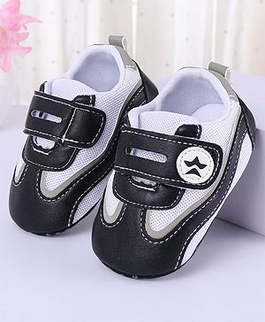 Cute Walk by Babyhug Colour Blocked Velcro Closure Booties - Black