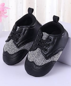 Cute Walk by Babyhug Chevron & Lace Detailing Slip On Booties - Black