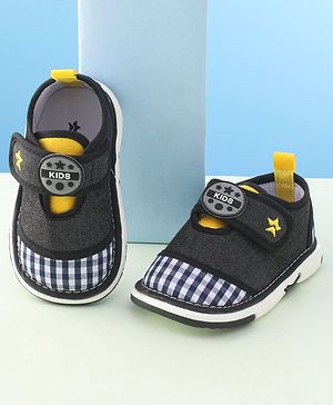 Cute Walk by Babyhug Musical Casual Shoes with Velcro Closure- Black