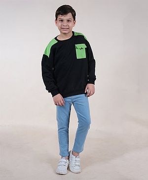 Kiddopanti Fleece Full Sleeves Pocket Detailed Cut & Sew Sweatshirt With Solid Jeans Set - Black & Blue