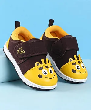 Babyoye Velcro Closure Giraffe Face Print
                      Casual Shoes - Yellow Brown