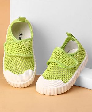 Cute Walk by Babyhug Casual Shoes with Velcro Closure - Limegreen