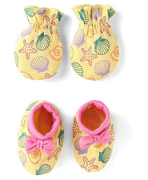 Babyhug 100% Cotton Knit Mittens and Booties with Beach Theme Print - Yellow