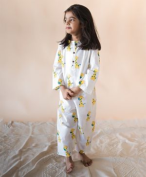 KLINGARU Cotton Knit Full Sleeves Giraffes Printed Coordinating Tee & Pajama Set - White