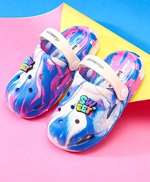 Babyoye Clogs with Back Strap & Text
                      Applique (Colour May Vary)