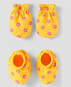 Babyhug 100% Cotton Knit Mittens & Booties with Floral Print - Yellow