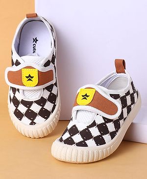 Cute Walk by Babyhug Casual Shoes with Velcro Closure & Checks Design - Brown