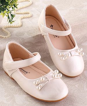 Cute Walk by Babyhug Ballerina With Velcro Closure and Bow Applique - Offwhite