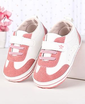 Cute Walk by Babyhug Velcro Closure Booties - Pink