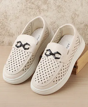 Pine Kids Solid Coloured Formal & Party
                      Wear Shoes - Beige