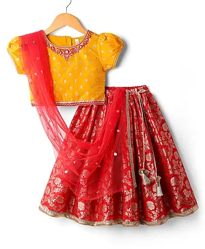Babyhug Woven Half Sleeves Brocade
                              Choli Lehenga & Dupatta Set With
                              Floral Print & Sequin Detailing -
                              Mustard & Red