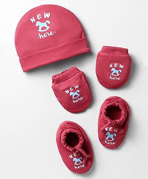 Simply Interlock Knit Cap Mittens And Booties Set With New Here Print Red - Diameter 12.5 cm