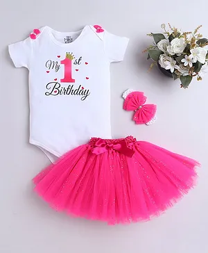 TINY MINY MEE Elastane Woven Birthday
                              Theme Half Sleeves My 1st Birthday Text
                              Printed Onesie With Shimmered Tutu Skirt
                              & Headband - Multi Colour