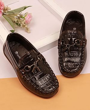 Cute Walk by Babyhug Slip On Solid Loafers - Brown