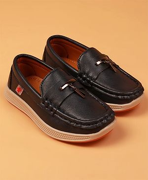 Cute Walk by Babyhug Slip On Solid Coloured Loafers With Applique - Navy Blue