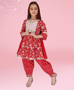 Cutecumber Cotton Woven Three Fourth Sleeves Jaipuri Block Printed & Gota Lace Embellished Kurti Salwar With Dupatta Set - Red