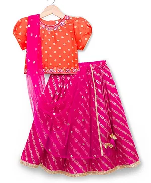 Babyhug Brocade Woven Puffed Sleeves
                              Floral Embroidered Choli Lahenga set with
                              Dupatta- Fuchsia