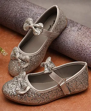 boyz n galz Double Bow Applique Detailed
                      & Glitter Printed With Velcro Closure
                      Ballerinas - Silver