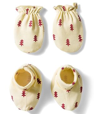 Babyhug 100% Cotton Mittens & Booties Set With Tree Print - Beige