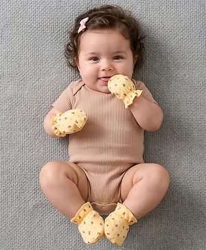 Babyhug 100% Cotton Knit Mittens & Booties Set with Floral Print - Yellow