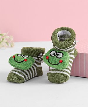 Cute Walk by Babyhug Socks with Applique - Green