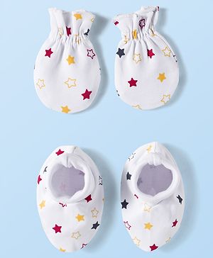 Babyhug 100% Cotton Interlock Knit Mittens & Booties Set With Star Print - White