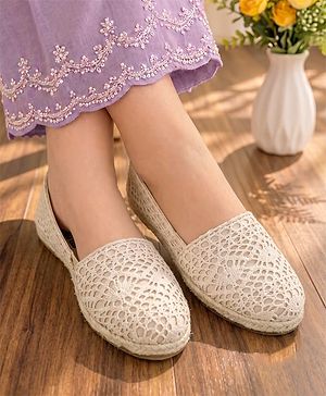 Pine Kids Slip On Solid Mojaris - Beige