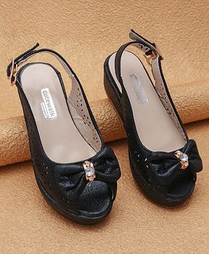 Cute Walk By Babyhug Peep Toes - Black - Size 27 Black