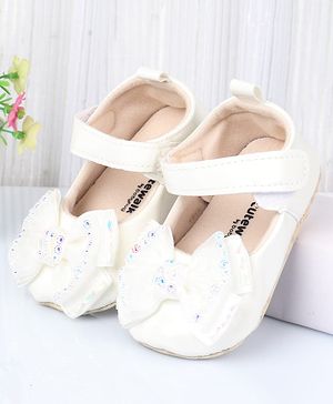 Cute Walk by Babyhug Velcro Closure Booties With Bow Applique - White