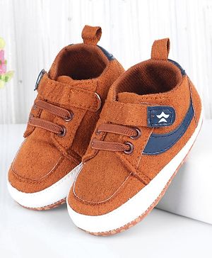 Cute Walk by Babyhug Velcro Closure Solid Color Booties - Brown
