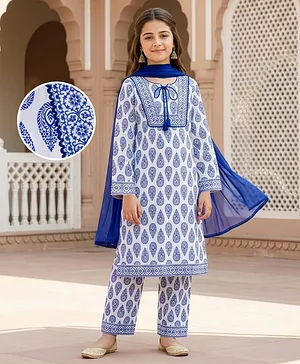 EARTHY TOUCH 100% Cotton Knit Full
                              Sleeves Kurta & Salwar Set With
                              Dupatta - White & Blue