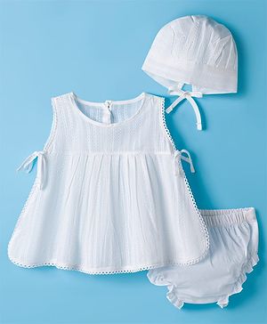 Babyhug 100 % Cotton Sleeveless Solid Coloured  Jhabla with Cap & Panties - White