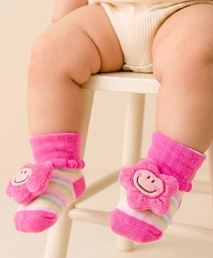 Cute Walk by Babyhug Socks With Star Applique - Pink