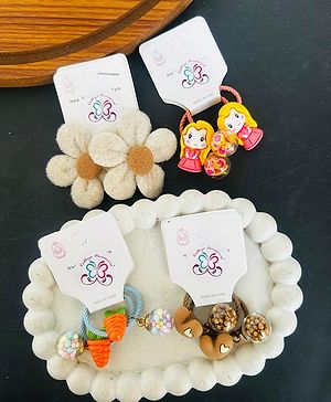 Radhya accessories Set Of 4...