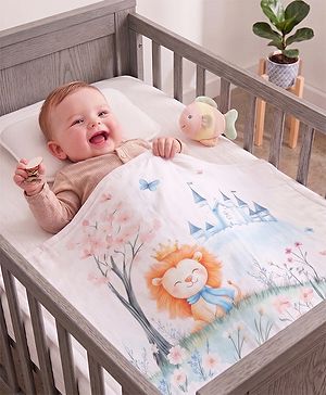 Babyhug 100% Pure Cotton Four Layer Baby Blanket  Lion Print Super Soft & Absorbent Lightweight Breathable Quilt (320g) Gentle on Baby Skin 024 Months| New Born Essential - White