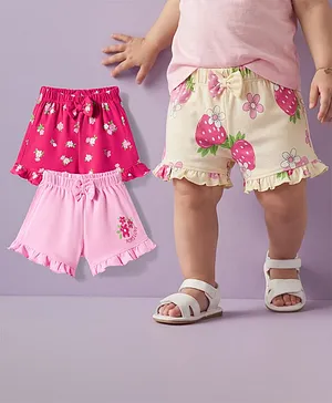 Babyoye 100% Cotton Interlock Knit
                              Eco Conscious Shorts With Eco Jiva Finish
                              Floral & Strawberry Print Pack of 3 -
                              Multicolor