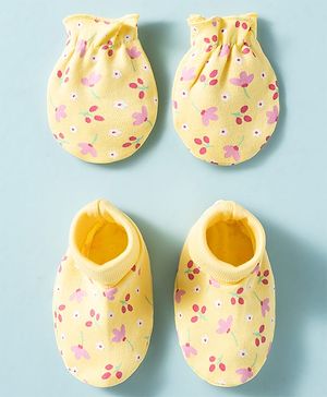 Babyhug 100% Knit Cotton Mittens & Booties With Floral Print - Multicolor
