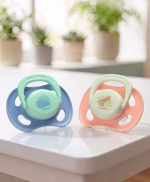 Babyhug Whale & Sea Horse Print Orthodontic Pacifier Pack of 2| 0+ Months| Protective Hygienic Cap| Breathable Airflow Vents| Orthodontic Silicone Teat| Food-Grade Silicone| BPA Free | Baby Safe