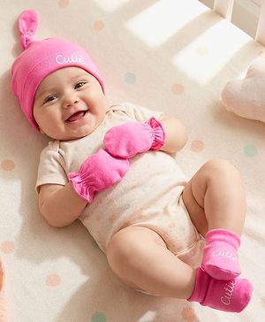 Babyhug 100% Cotton Interlock Knit Cap, Mittens & Booties Set With Cutie Print Pink - Diameter 10 cm